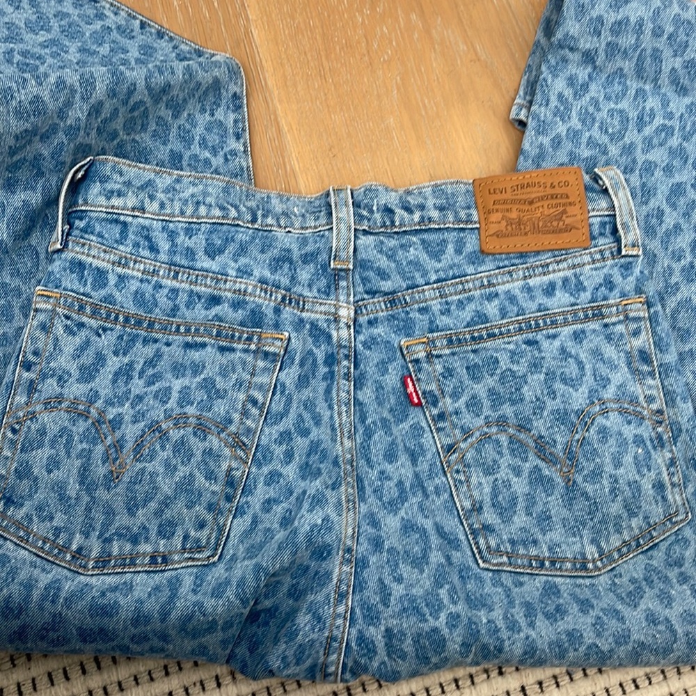 Levi’s wedgie straight jeans with cheetah print pattern.